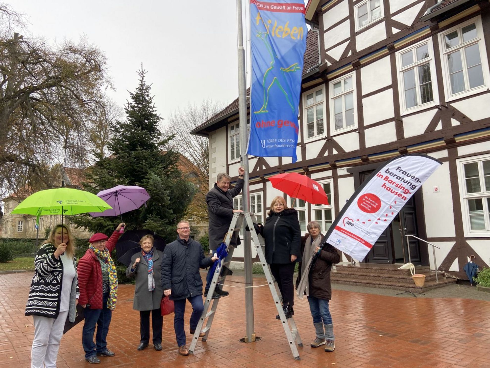 Leine Onde Leinetal Online News Barsinghausen Hisst Flagge Gegen Gewalt An Frauen 